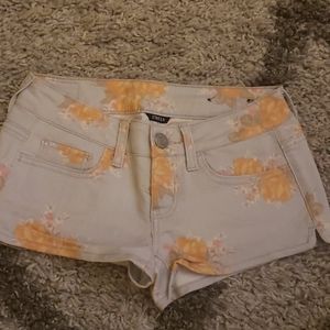 American Eagle shorts w/ floral print